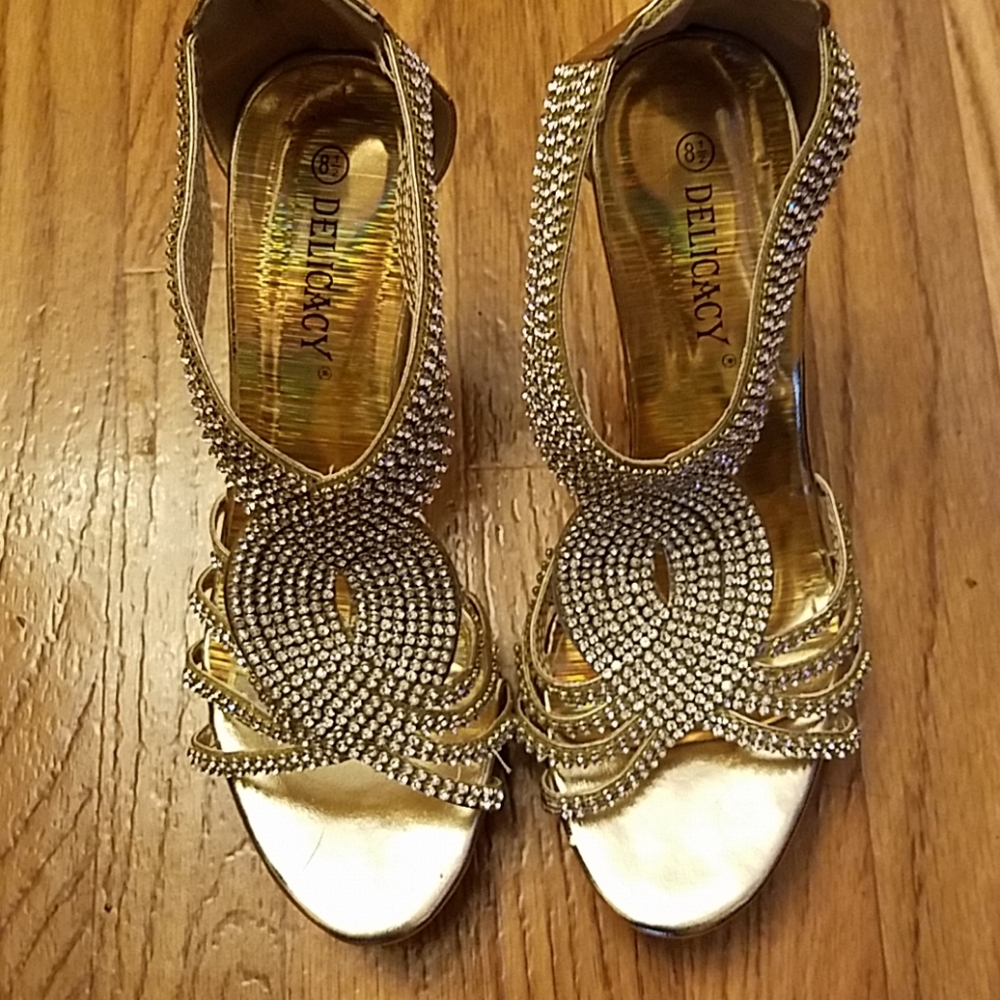 Delicacy heels with bling